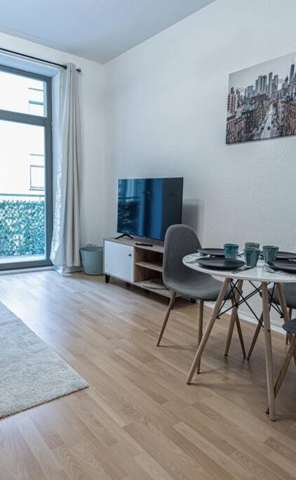 Appartamento Blue Chili 23 - Modern, Zentral, Mit Balkon Magdeburgo Esterno foto